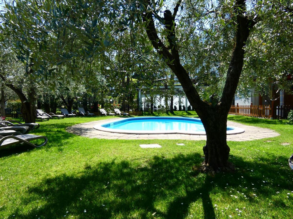 Residence Villa Degli Aranci リーヴァ・デル・ガルダ エクステリア 写真