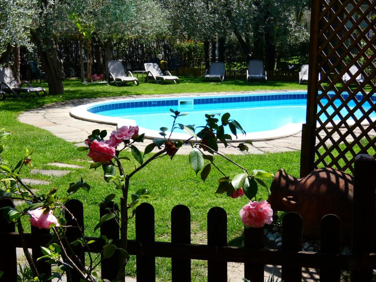 Residence Villa Degli Aranci リーヴァ・デル・ガルダ エクステリア 写真